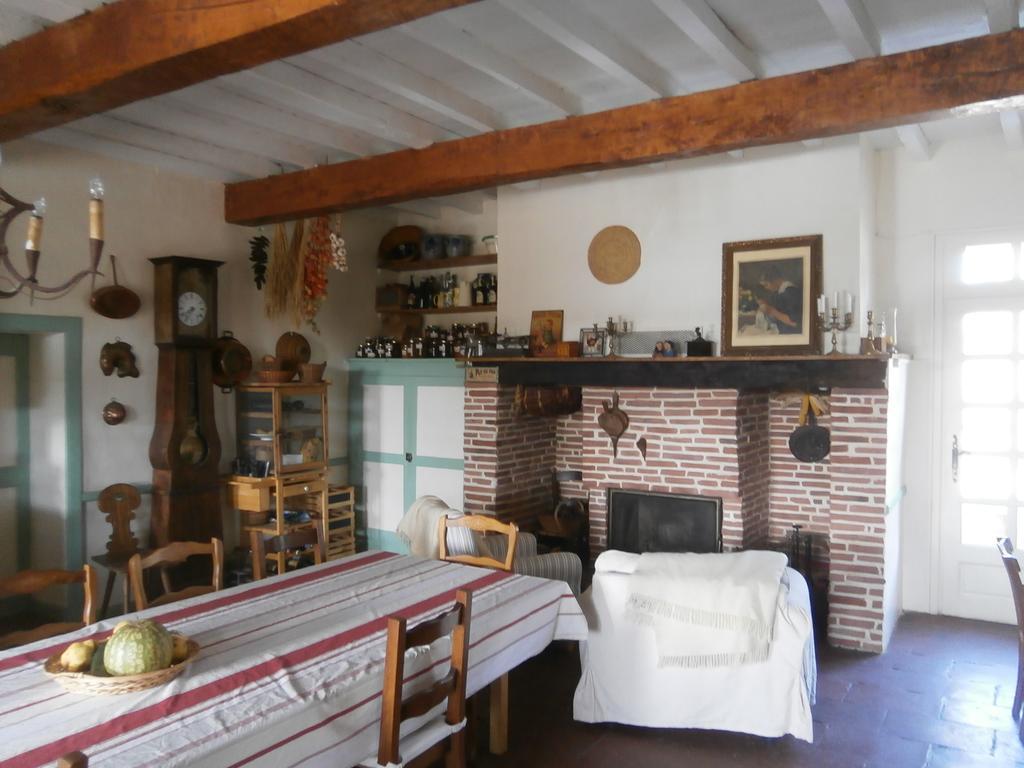 La Ferme Montplaisir Hotel Montesquieu-Volvestre ภายนอก รูปภาพ